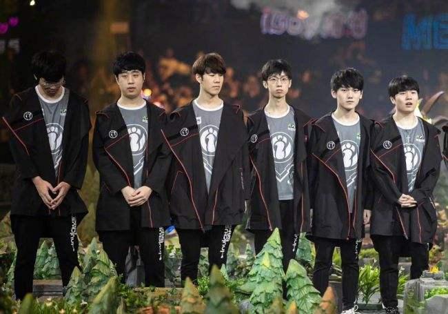 官方：斯皮纳佐拉右大腿股四头肌肌肉疲劳，已经开始康复疗程.